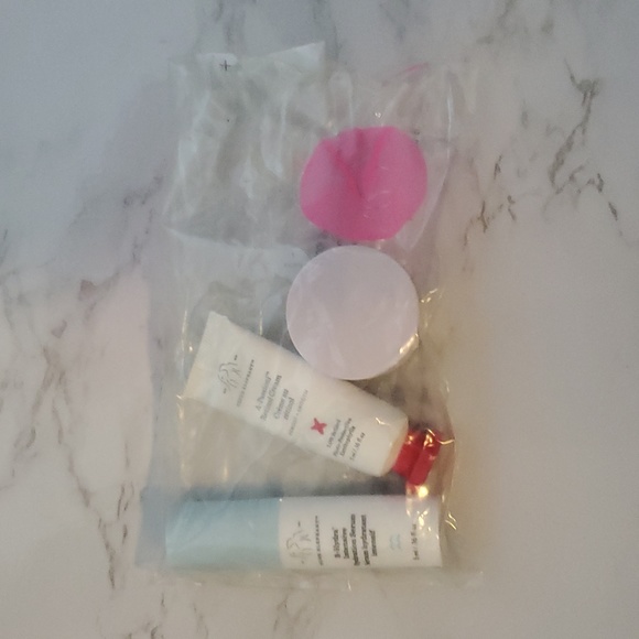 🌸 2 for $30 DRUNK ELEPHANT Mini Deluxe Bundle Set NEW - Picture 3 of 3